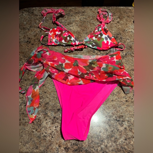 Assorted Bathing Suits, Small top, Large bottoms - Picture 4 of 7